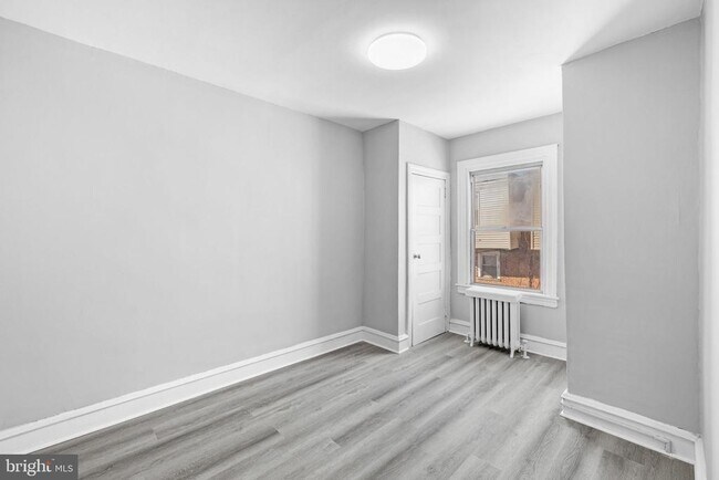 Building Photo - 5517 Ridgewood St