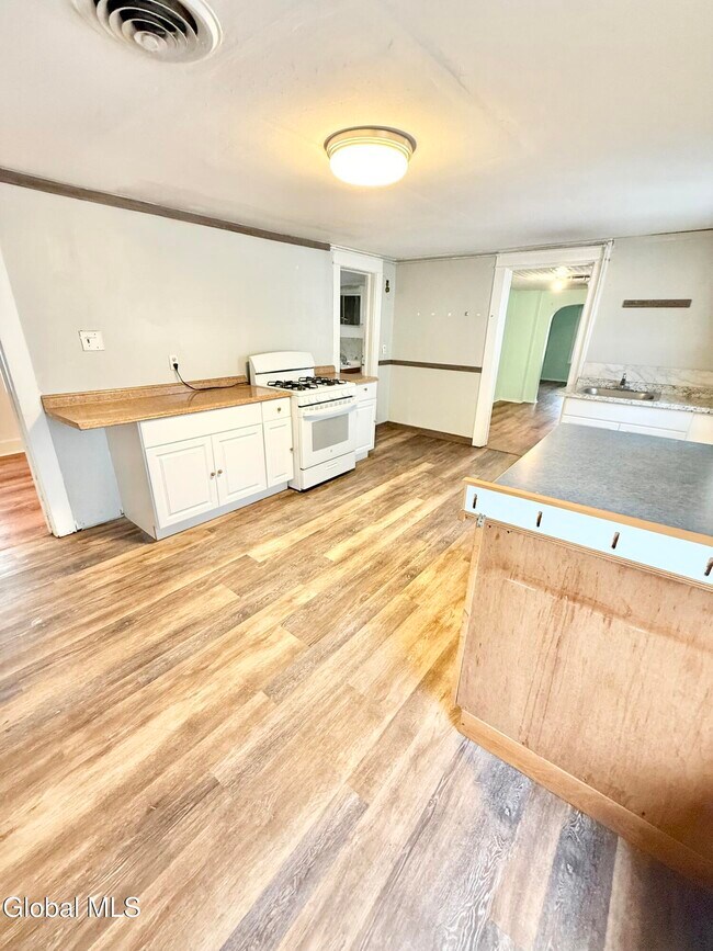 Building Photo - 1575 Carrie St