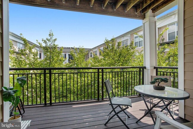 Building Photo - 501 Hungerford Dr