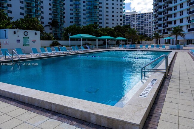 Building Photo - 3725 S Ocean Dr