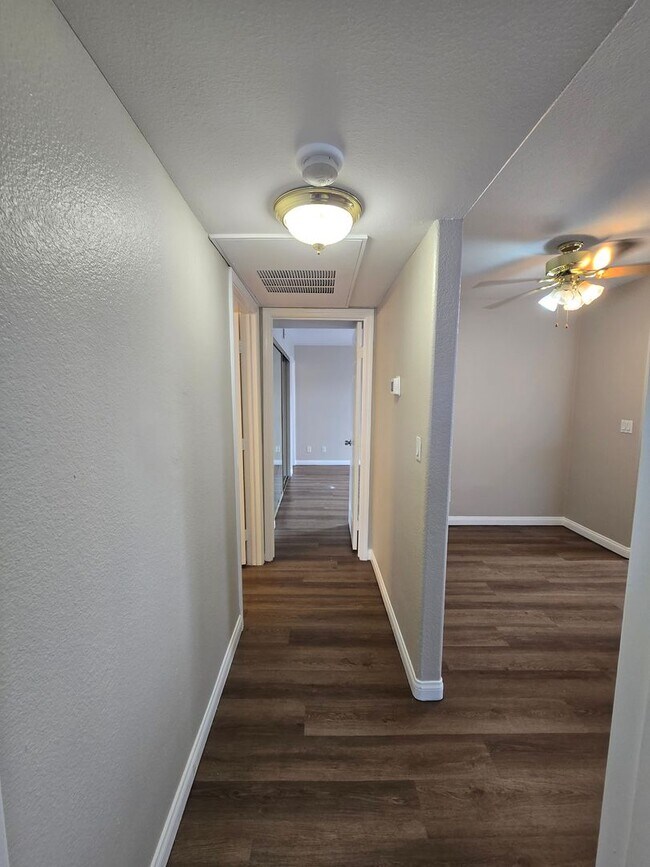 Building Photo - 2987 Juniper Hills Blvd