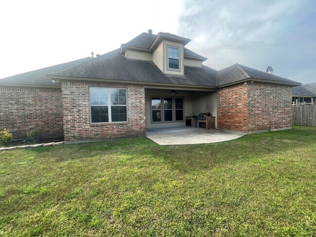 Building Photo - North Bossier Beauty in Tiburon Subdivision