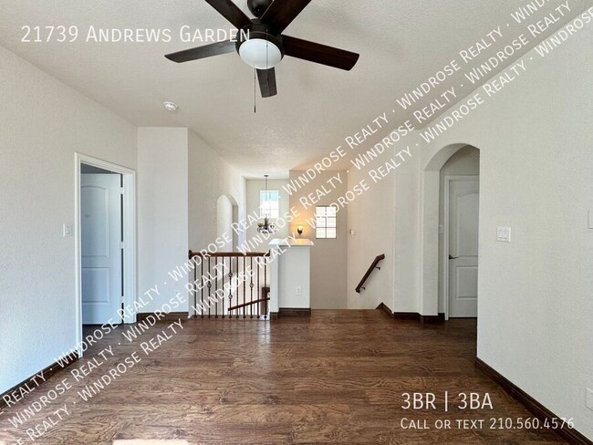 Building Photo - Beautiful Home in Stone Oak!