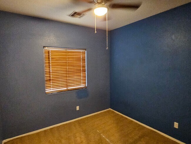 Building Photo - Great 1670 sq ft 4 bd 2 bathroom home in litchfield