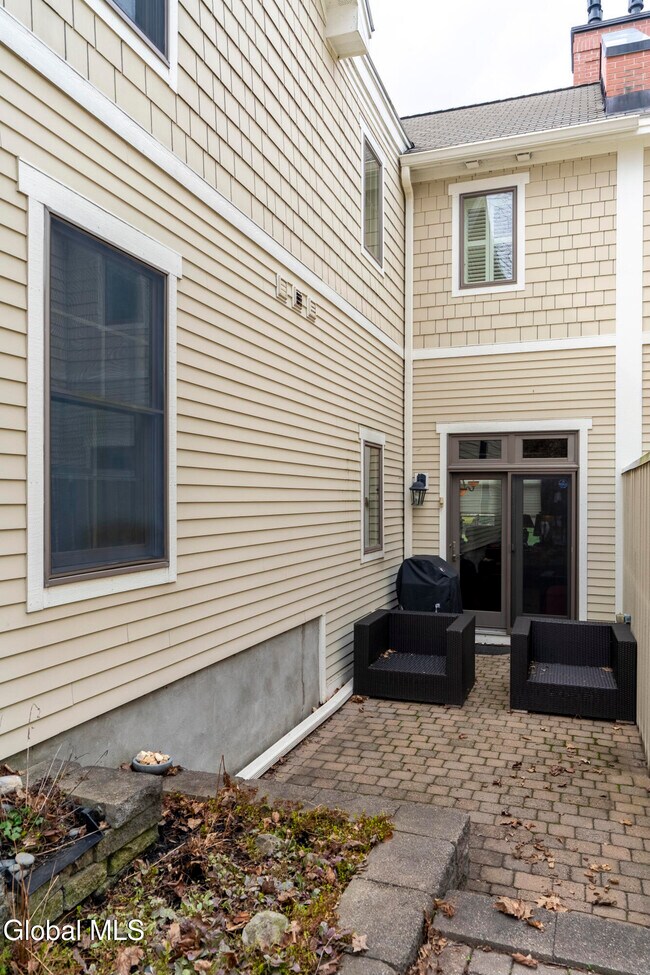 Building Photo - 164 High Rock Ave