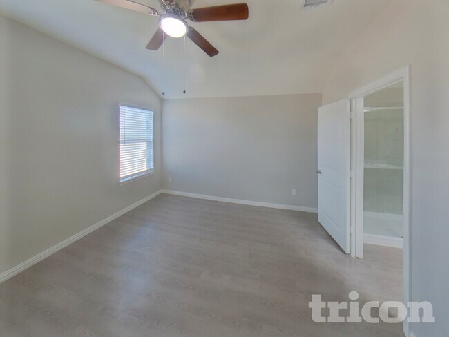 Building Photo - 110 Columbia St