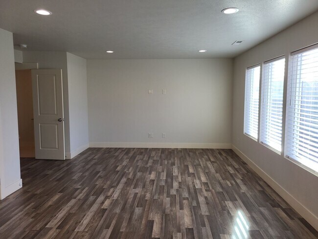 Building Photo - Lease Up- Custom Spokane Duplex