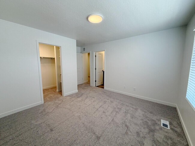 Building Photo - 496 S 1140 W