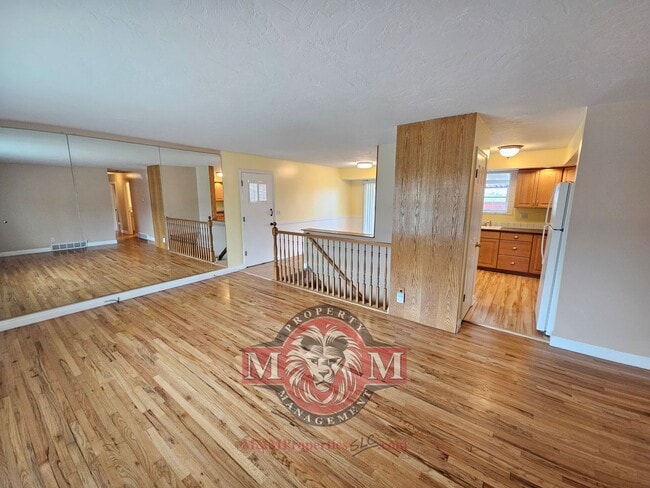 Building Photo - 5 Bd 3 Bath Home Cottonwood Heights