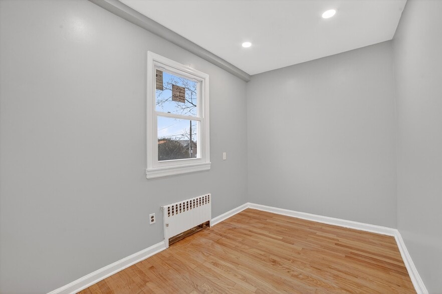 Building Photo - 4 Amackassin Ter