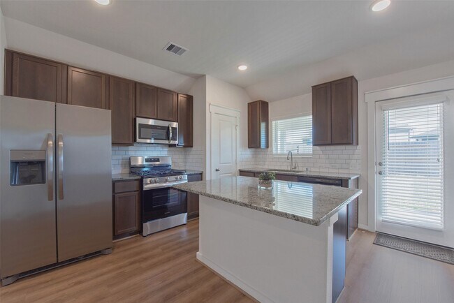 Building Photo - 7534 Coral Ter Dr