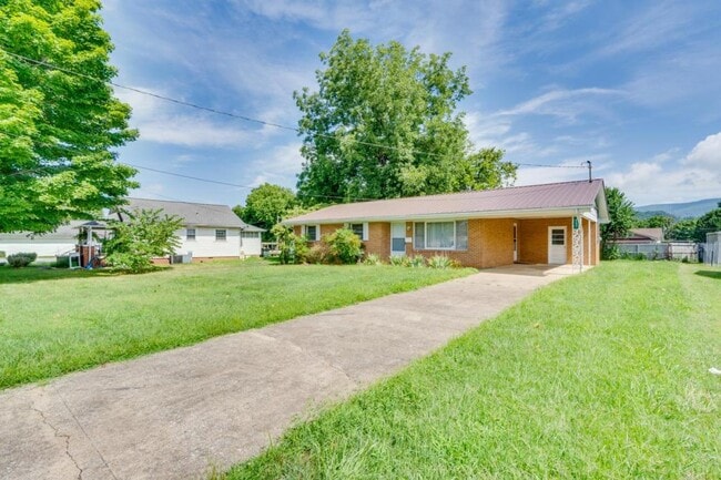 Building Photo - 607 Race St