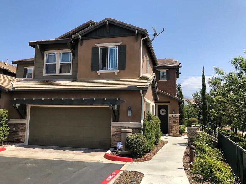 Building Photo - 16707 Nicklaus Dr