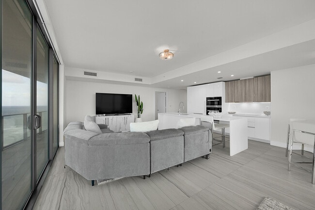 Building Photo - 730 N Ocean Blvd