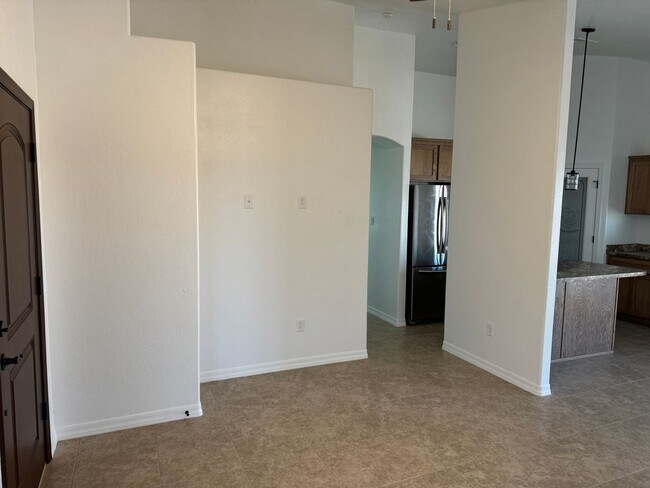 Building Photo - Newer 3 bedroom home with 2 car garage on ...