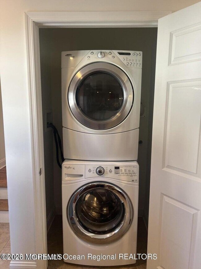 Building Photo - 83 Vanard Dr