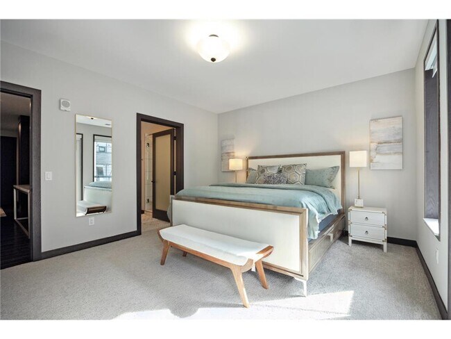 Building Photo - 253 Lake St E