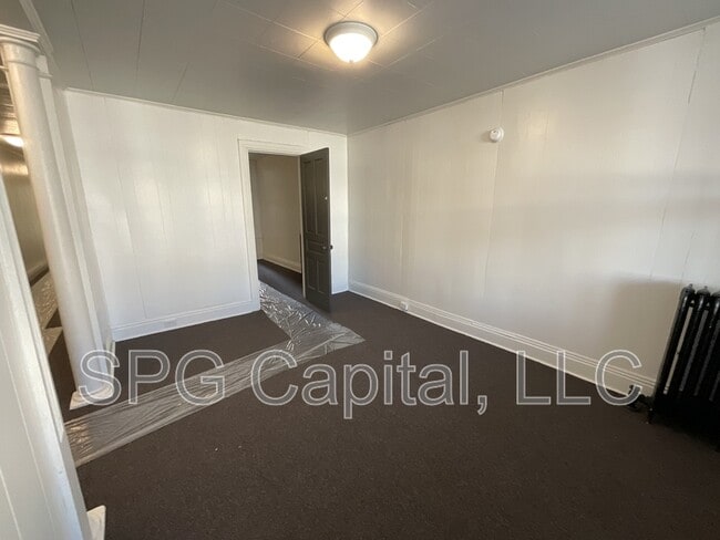 Building Photo - 1042 W Market St