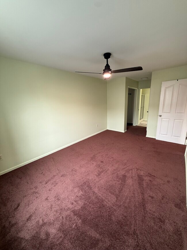 Building Photo - 1301 Waters Edge Dr