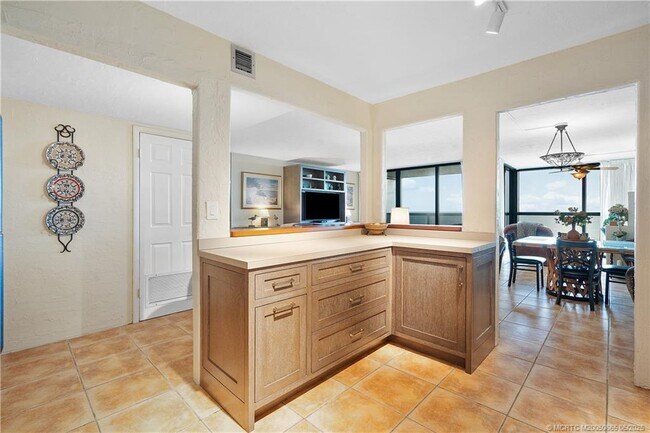 Building Photo - 10410 S Ocean Dr