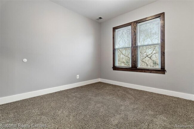 Building Photo - 767 Navahoe St