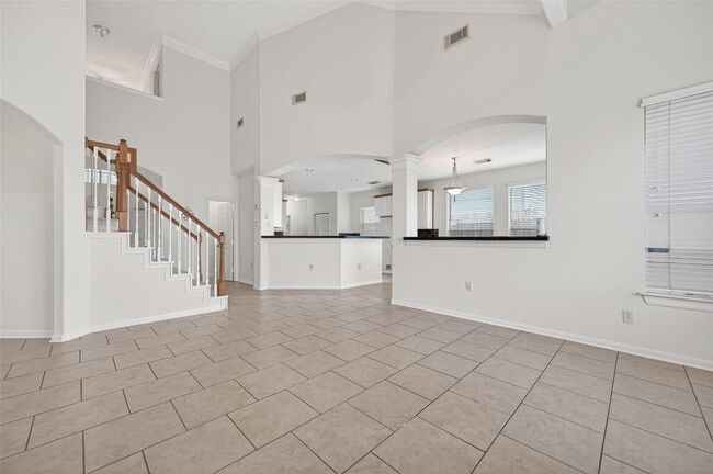 Building Photo - 14914 W Bend Dr