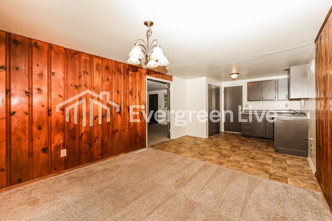 Building Photo - 6428 Celestine St