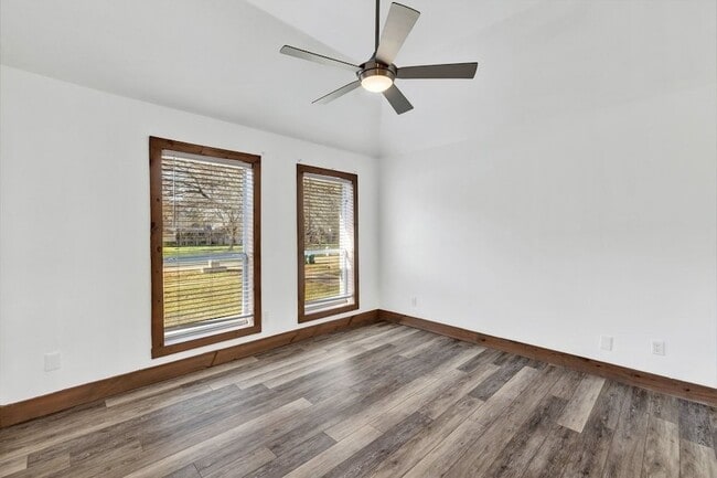 Building Photo - 324 Rolling Oaks Ridge