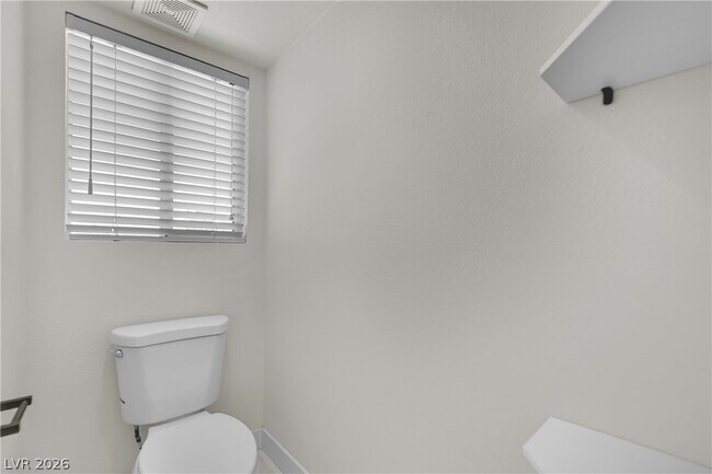 Building Photo - 2560 Sundew Ave