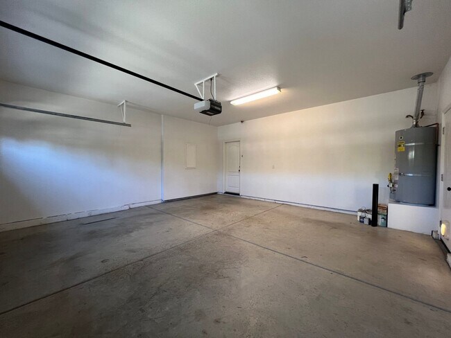 Building Photo - West Sacramento Gem with 3 Bedrooms & 2 Ba...