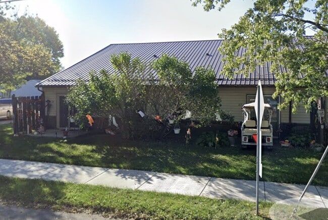 Building Photo - 700 W Main St