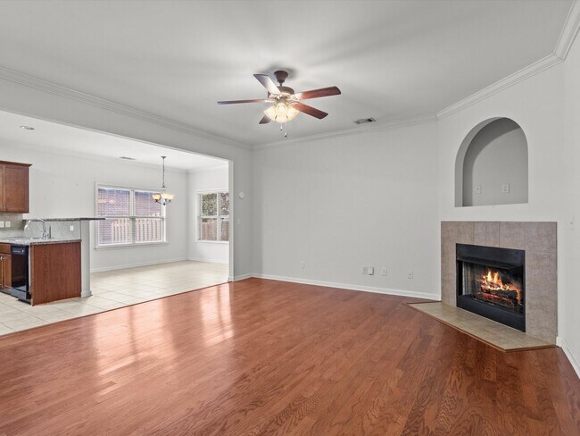 Building Photo - Beautiful Brick Home in Canebrake