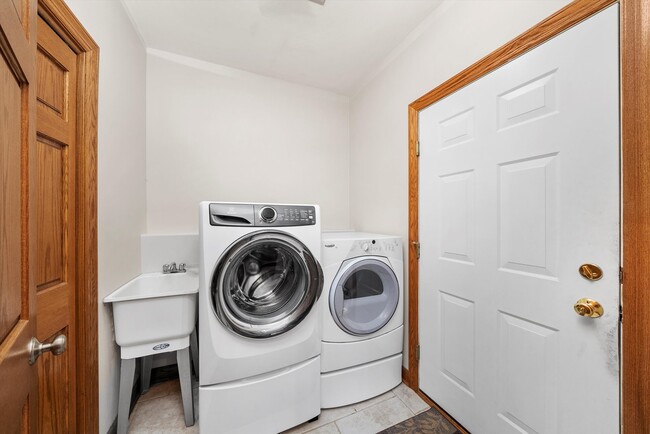 Building Photo - 21341 Windy Hill Dr