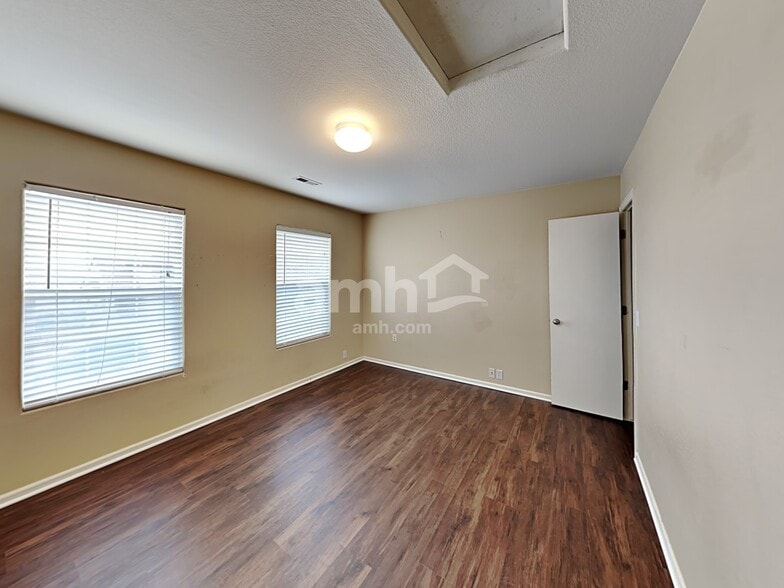 Building Photo - 1131 White Stone Way