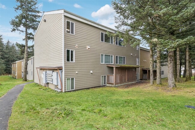 Building Photo - 2610 Mill Bay Rd