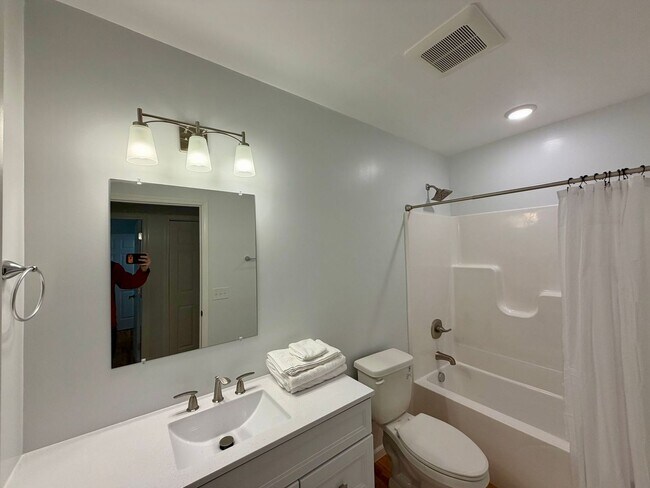 Building Photo - 719 N 3rd Ave