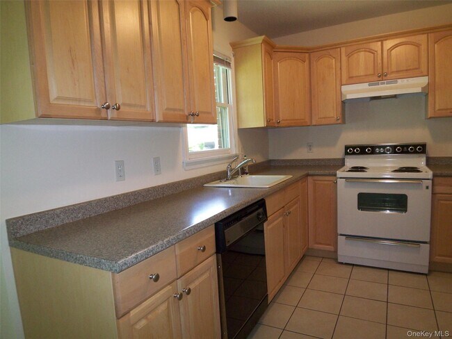 Building Photo - 180 Heritage