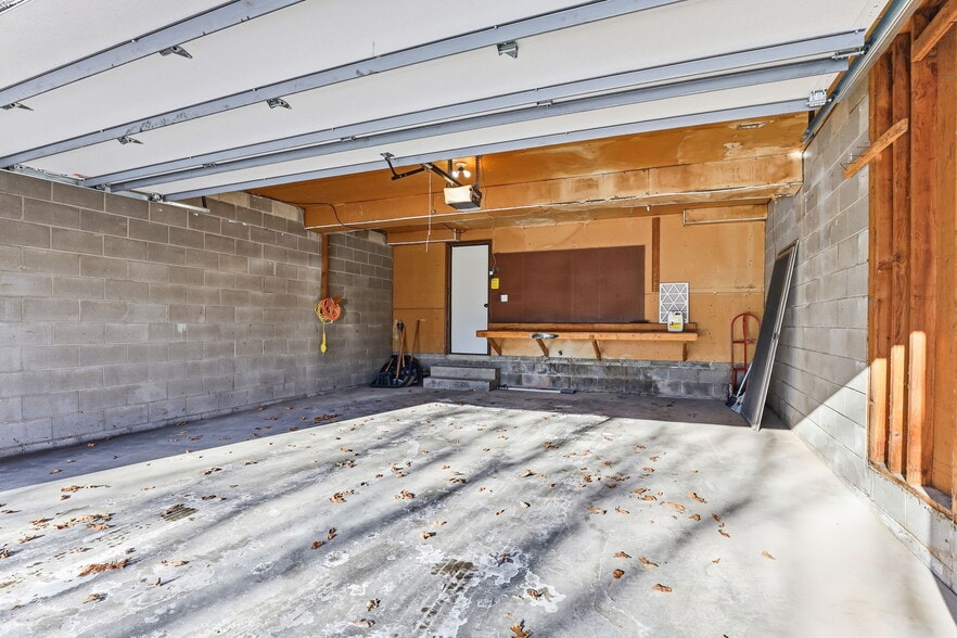 Building Photo - 351 W Eagle Lake Dr