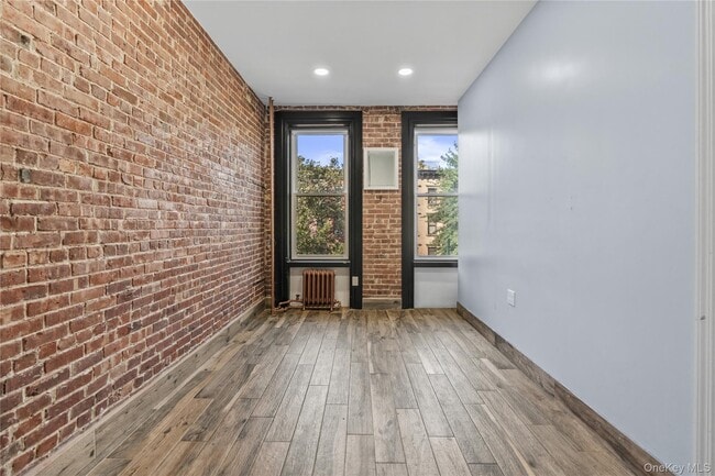 Building Photo - 220 E 116th St