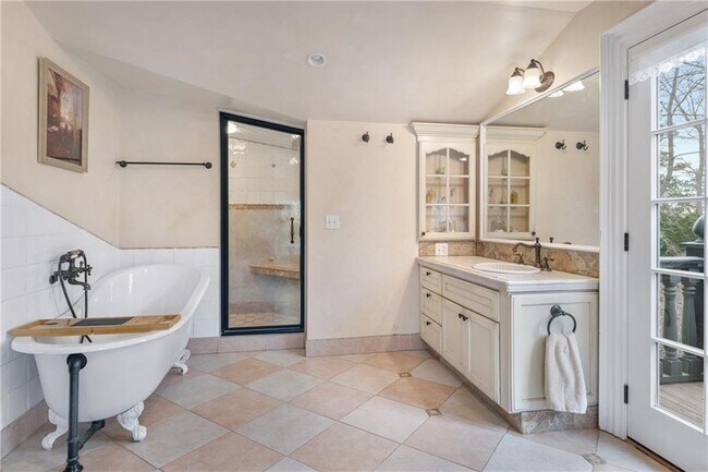 Building Photo - 287 Gibbs Ave