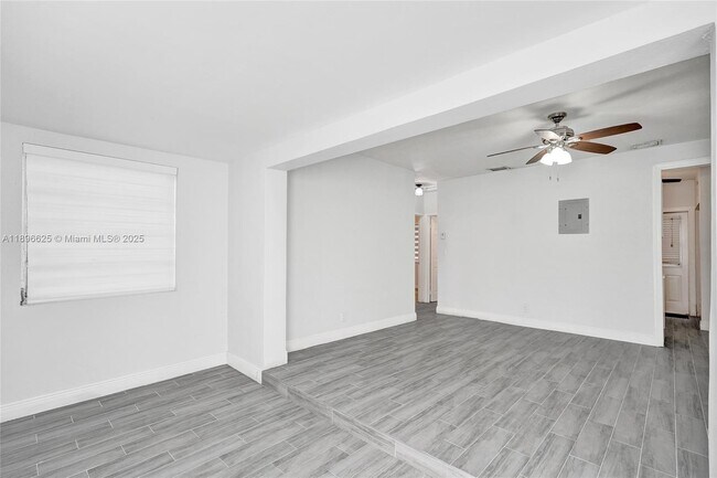 Building Photo - 119 SW 22nd Ave