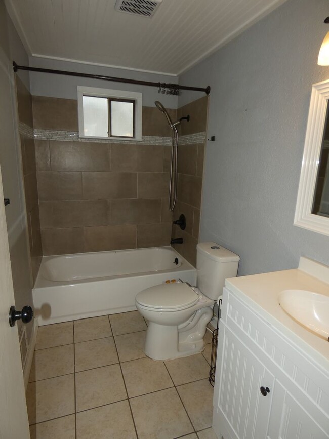 Building Photo - APPLICATION PENDING - West Side Wonderful!