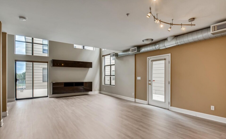 Building Photo - 3068 Umatilla St