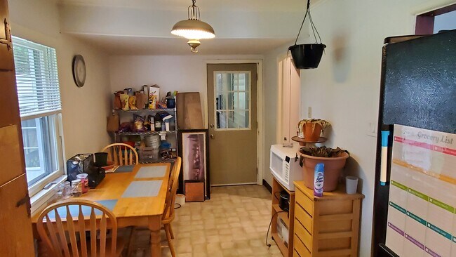 Building Photo - 1127 S Allen St