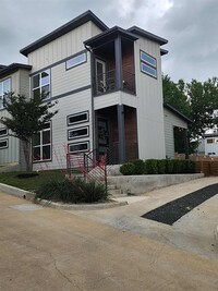 Building Photo - 1132 Lott Ave
