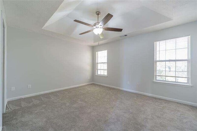 Building Photo - 2716 Lake Park Ridge W
