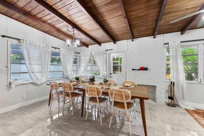 Building Photo - 3101 SW 16th St