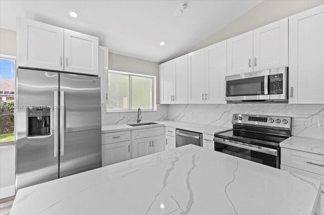 Building Photo - 6120 SW 63rd St
