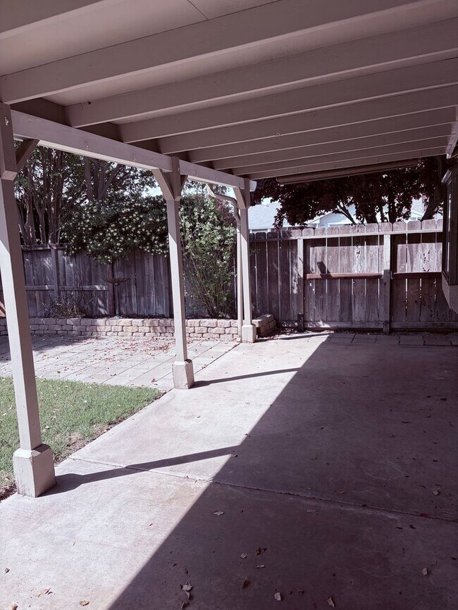 Building Photo - Beautiful Home in Atwater