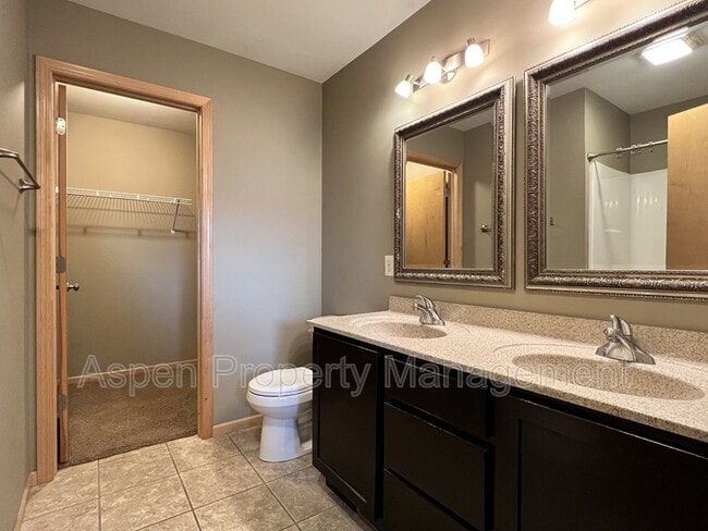 Building Photo - 1765 Sara Ct